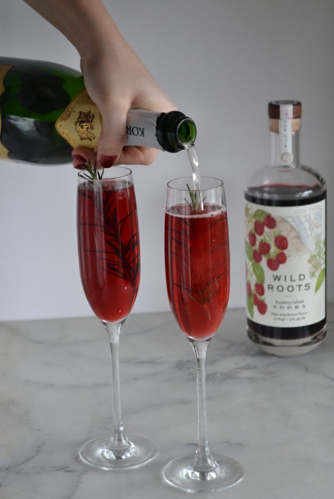 Raspberry Champagne Cocktail | New Years Cocktails | New Years drinks | easy cocktails | winter cocktails