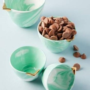 Gift Guide For Mom. mothers day gifts. gifts for mom.